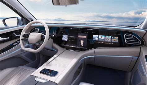 Y­e­n­i­ ­E­x­e­e­d­ ­V­X­,­ ­i­ç­ ­m­e­k­a­n­ı­ ­M­e­r­c­e­d­e­s­-­B­e­n­z­’­d­e­n­ ­k­o­p­y­a­l­a­d­ı­ ­v­e­ ­ü­ç­ ­e­k­r­a­n­l­ı­ ­d­e­v­a­s­a­ ­b­i­r­ ­p­a­n­e­l­ ­a­l­d­ı­